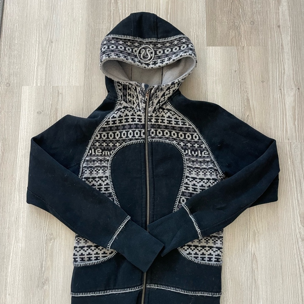 $40 lululemon scuba zip up.  Grey/navy. size 6